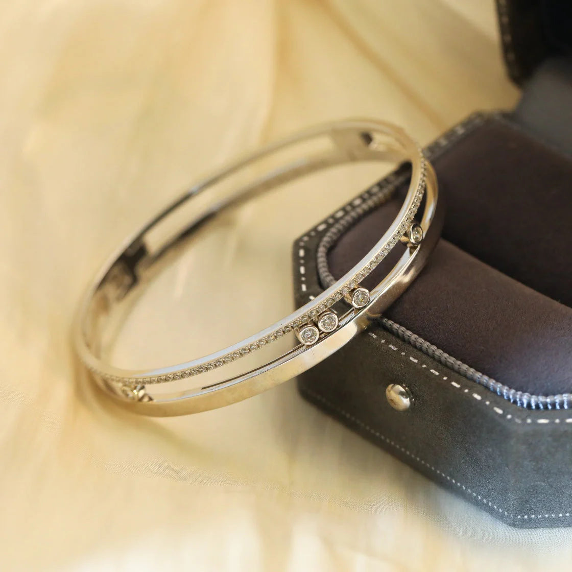 [⭐JeweliWhal]Move Romane Diamond Bangle Bracelet