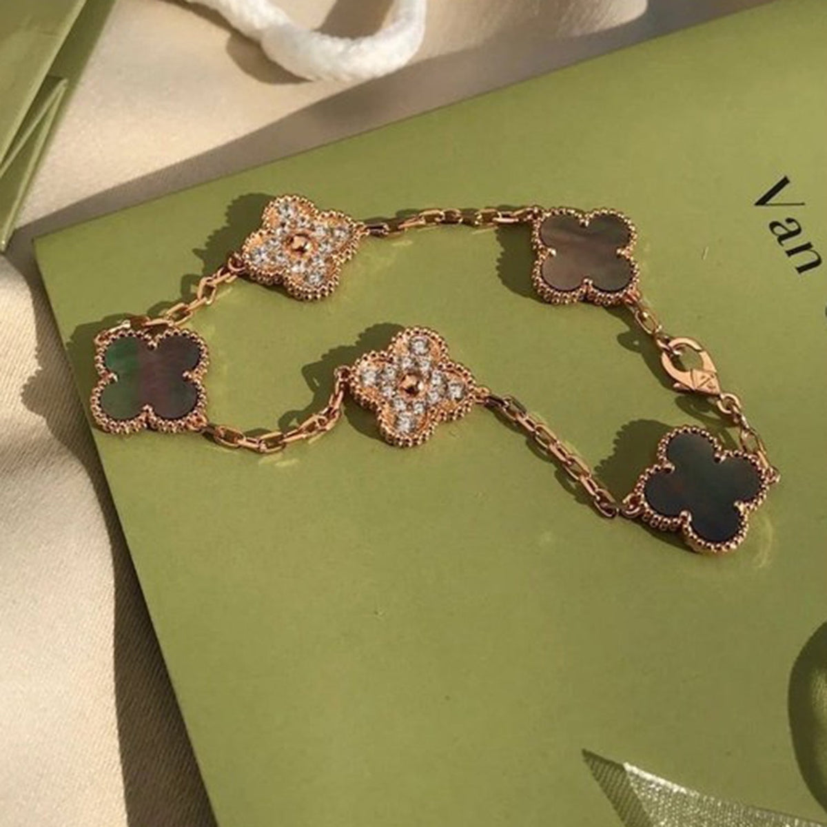 [⭐JeweliWhal] CLOVER 5 MOTIF GRAY MOP BRACELET COLLECTION