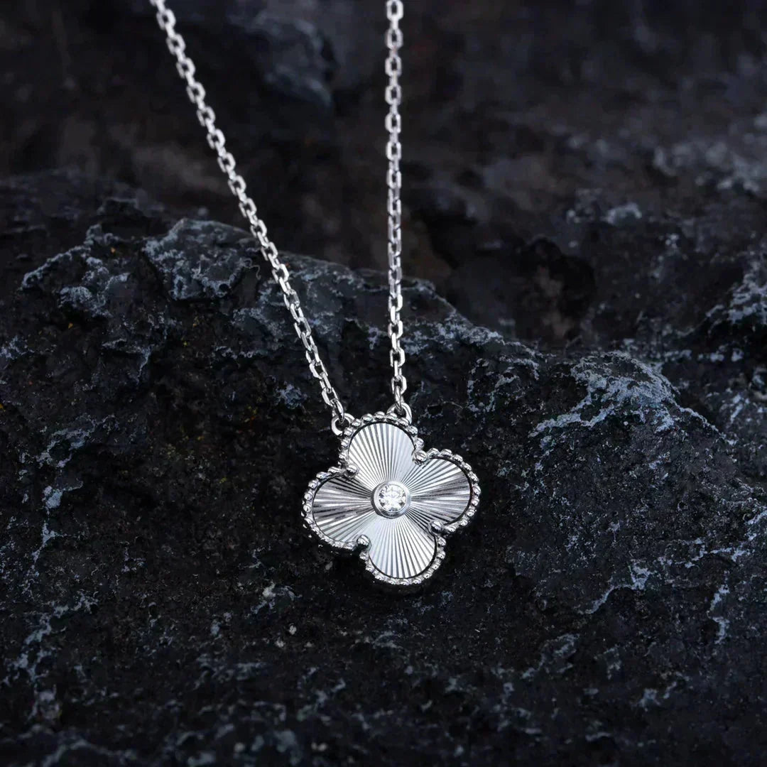[⭐JeweliWhal]CLOVER  15MM DIAMOND LASER NECKLACE SILVER