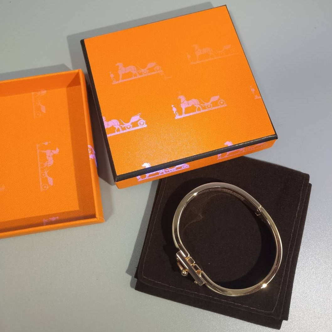 [⭐JeweliWhal]H CLOUD BLUE BRACELET