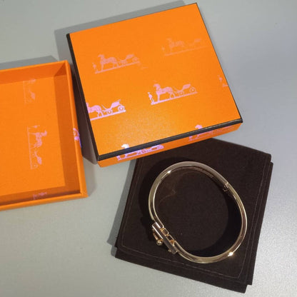 [⭐JeweliWhal]H GREY BRACELET