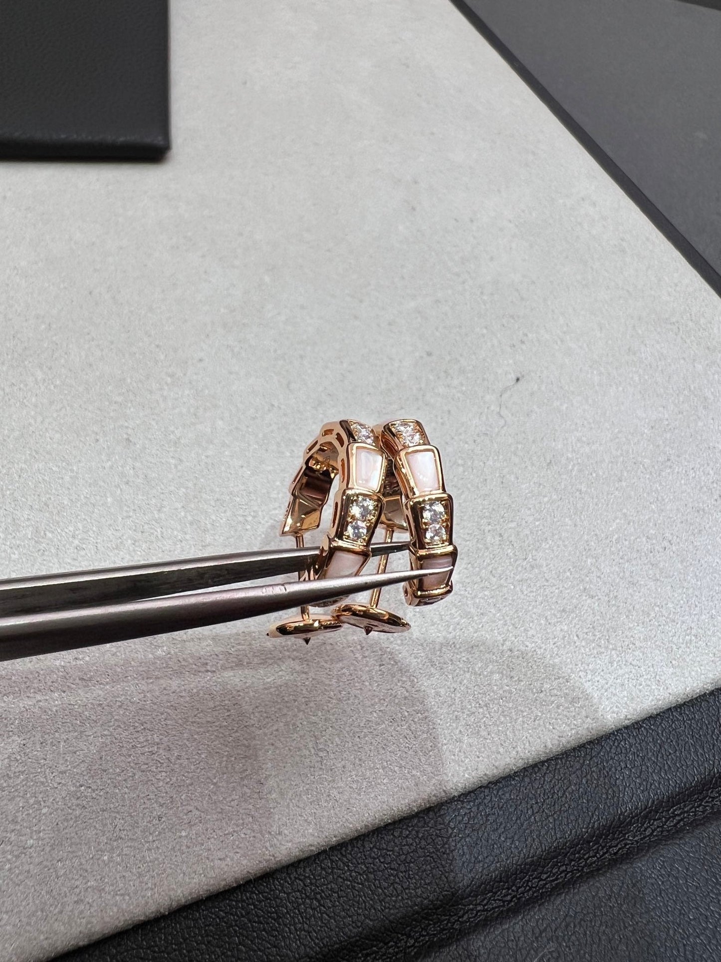 [⭐JeweliWhal]SERPENTI MOP PINK GOLD EARRINGS