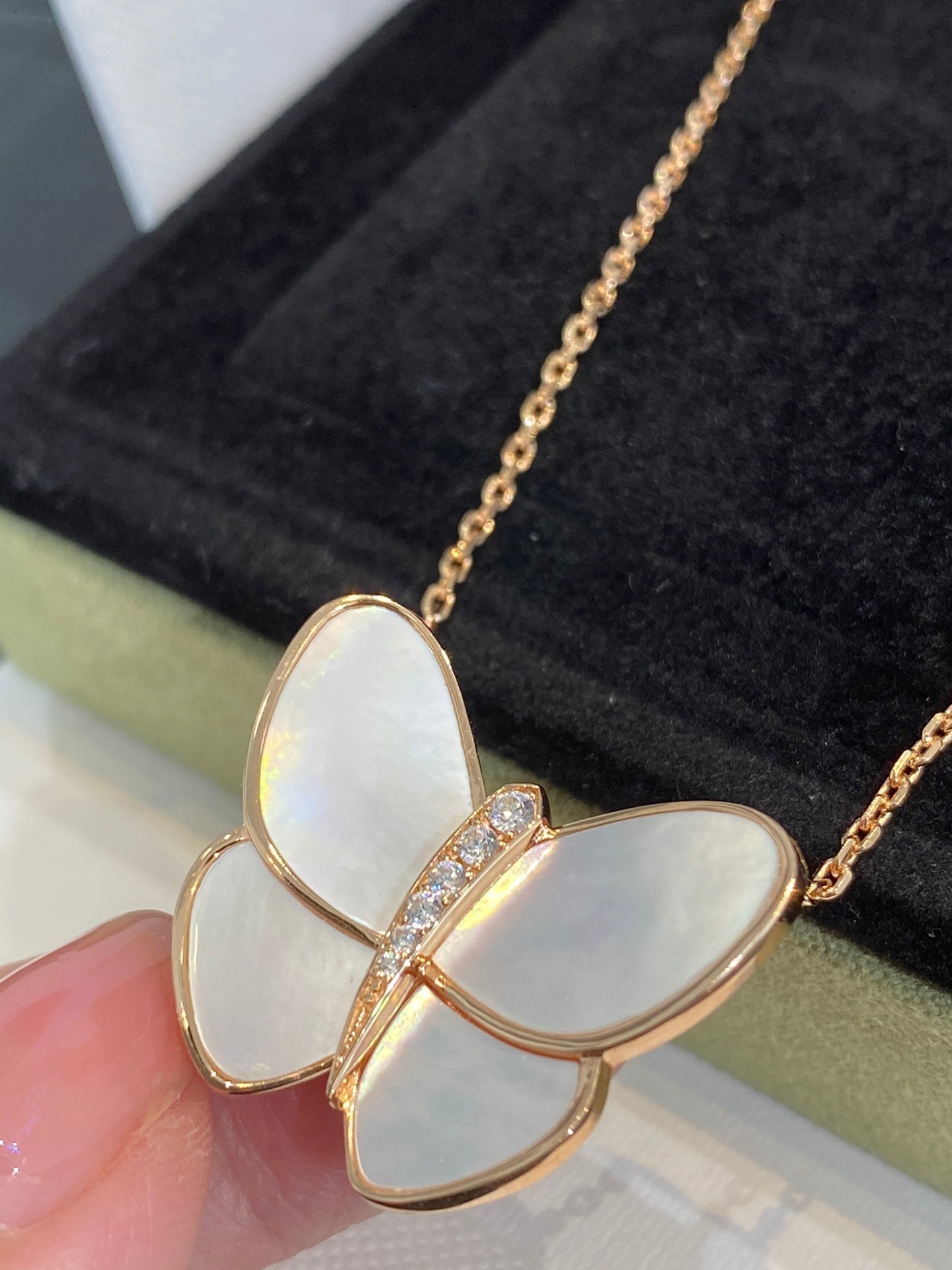[⭐JeweliWhal]BUTTERFLY GOLD MOP DIAMOND NECKLACE