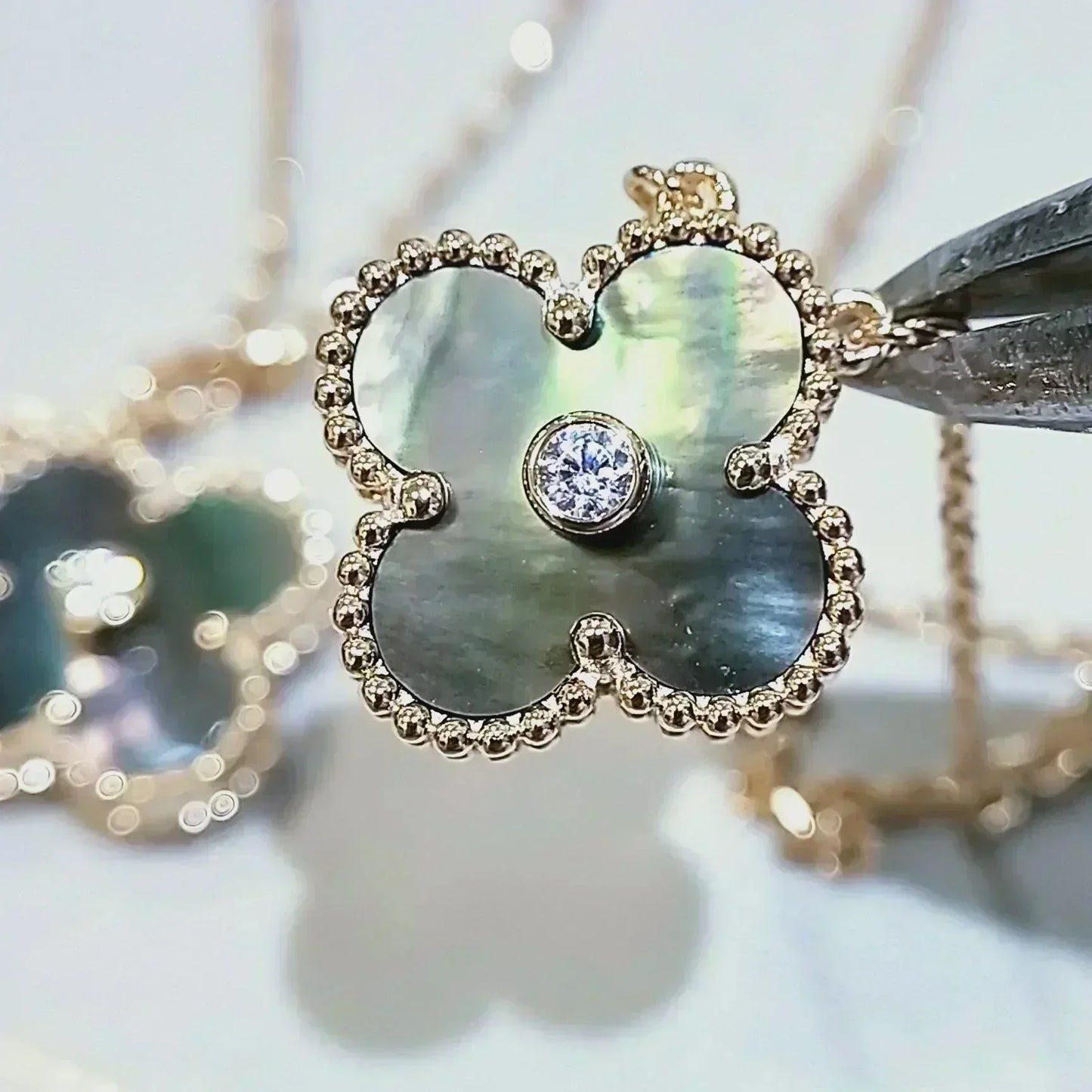 [⭐JeweliWhal]CLOVER 15MM DIAMOND AND MOTHER-OF-GREY NECKLACE