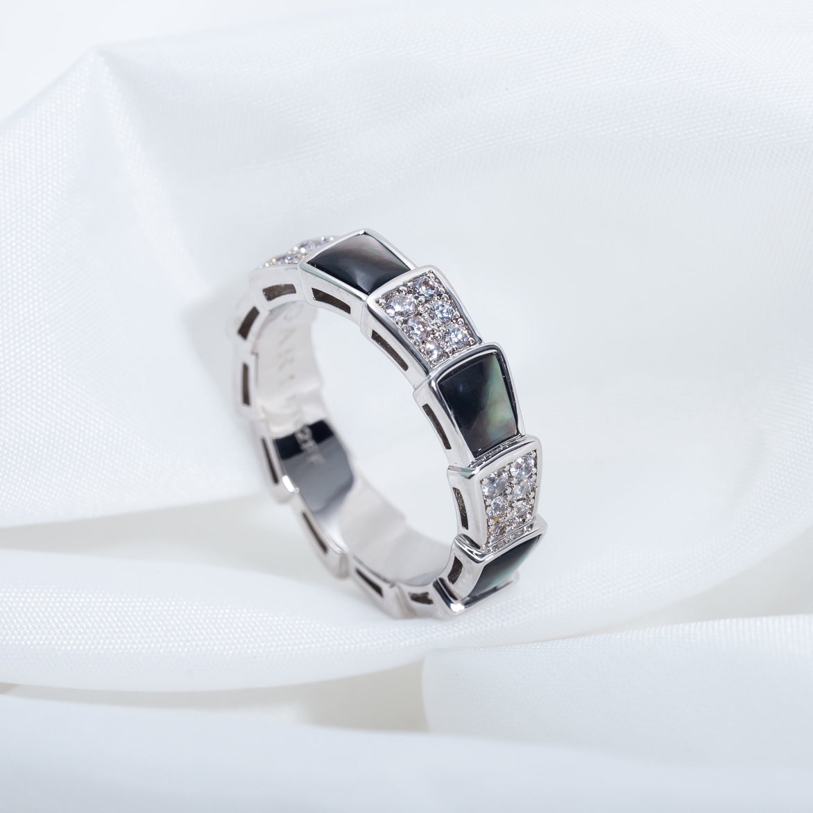 [⭐JeweliWhal]SERPENTI RING SILVER DIAMOND BLACK MOP 4MM