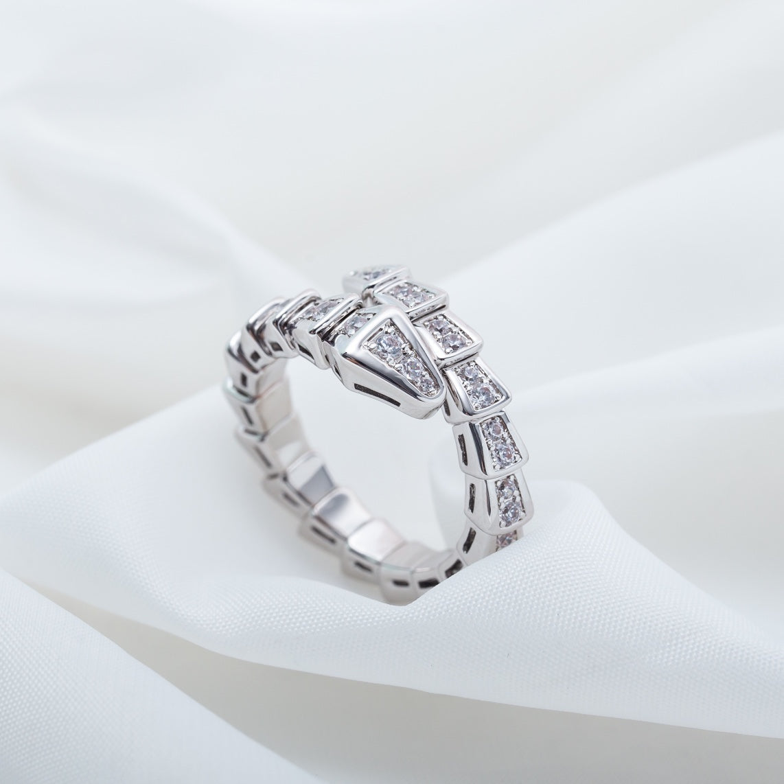 [⭐JeweliWhal]SERPENTI RING SILVER DIAMOND PAVED 4MM