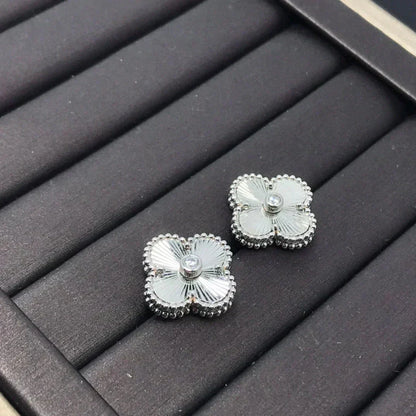 [⭐JeweliWhal]CLOVER MINI 9.5MM LASER EARRINGS