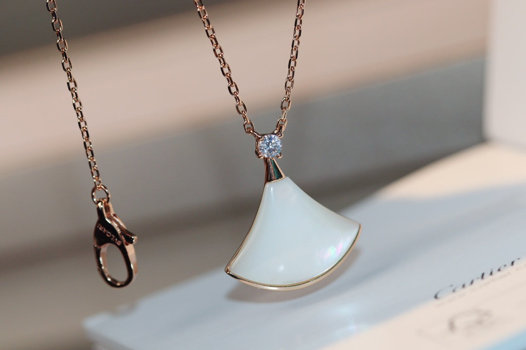 [⭐JeweliWhal]DREAM NECKLACE WHITE MOP PINK GOLD 1 DIAMOND
