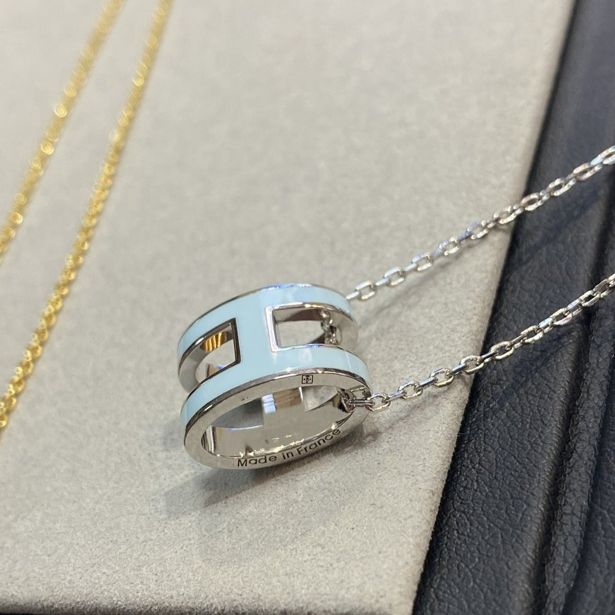 [⭐JeweliWhal]POP H LIGHT BLUE NECKLACE
