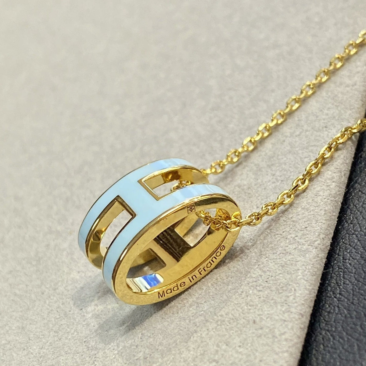 [⭐JeweliWhal]POP H LIGHT BLUE NECKLACE