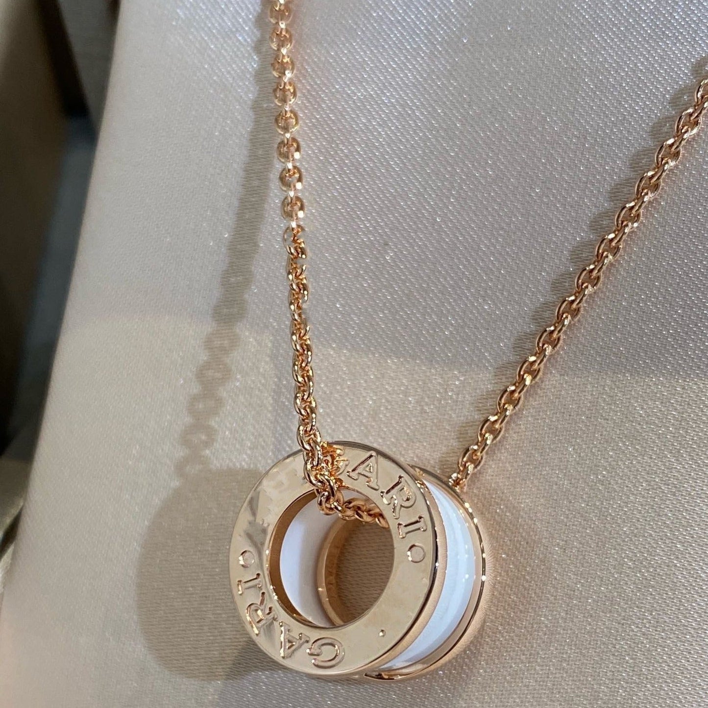 [⭐JeweliWhal]ZERO 1 WHITE CERAMIC PINK GOLD NECKLACE