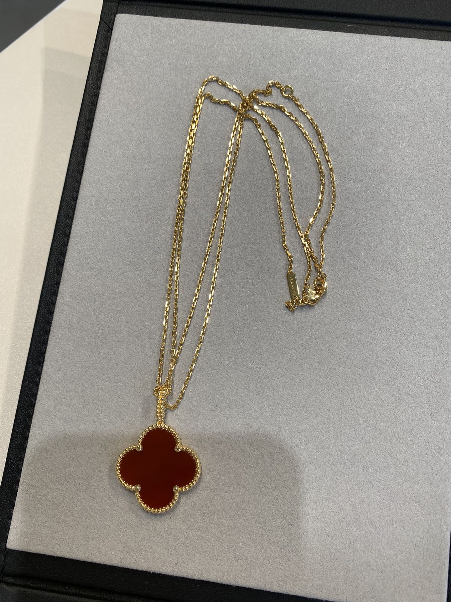 [⭐JeweliWhal]CLOVER 25MM NECKLACE GOLD CARNELIAN