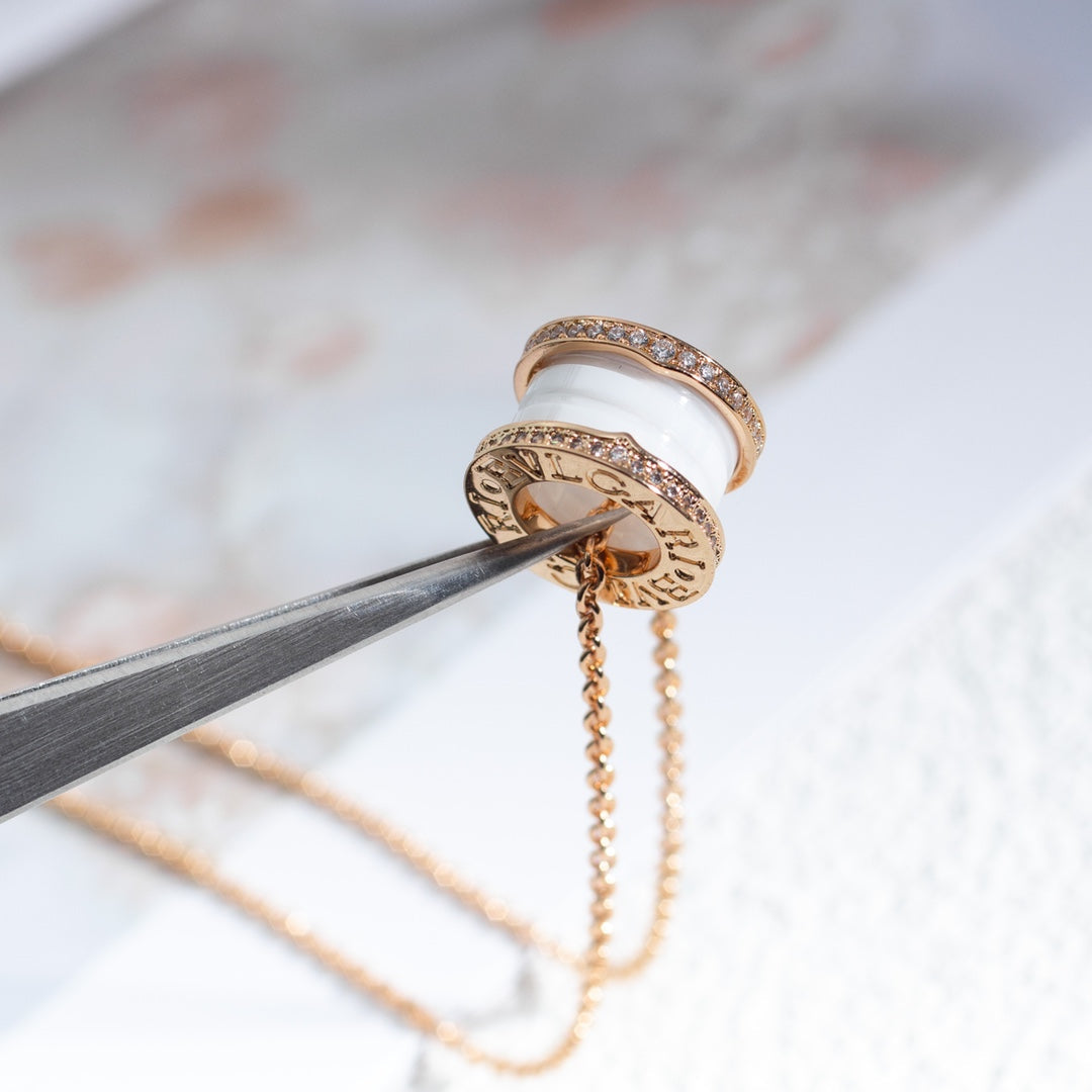 [⭐JeweliWhal]ZERO 1 WHITE CERAMIC PINK GOLD DIAMOND NECKLACE