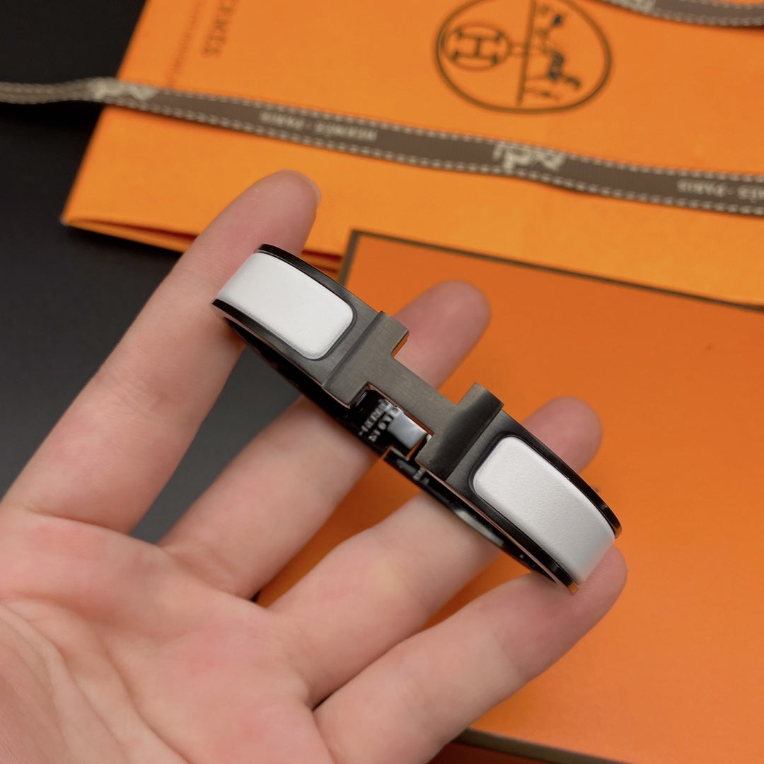 [⭐JeweliWhal]H BRACELET 12MM BLACK WHITE CERAMIC