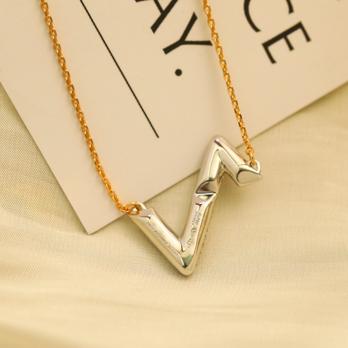 [⭐JeweliWhal]VOLT SILVER DIAMOND PEDANT NECKLACE