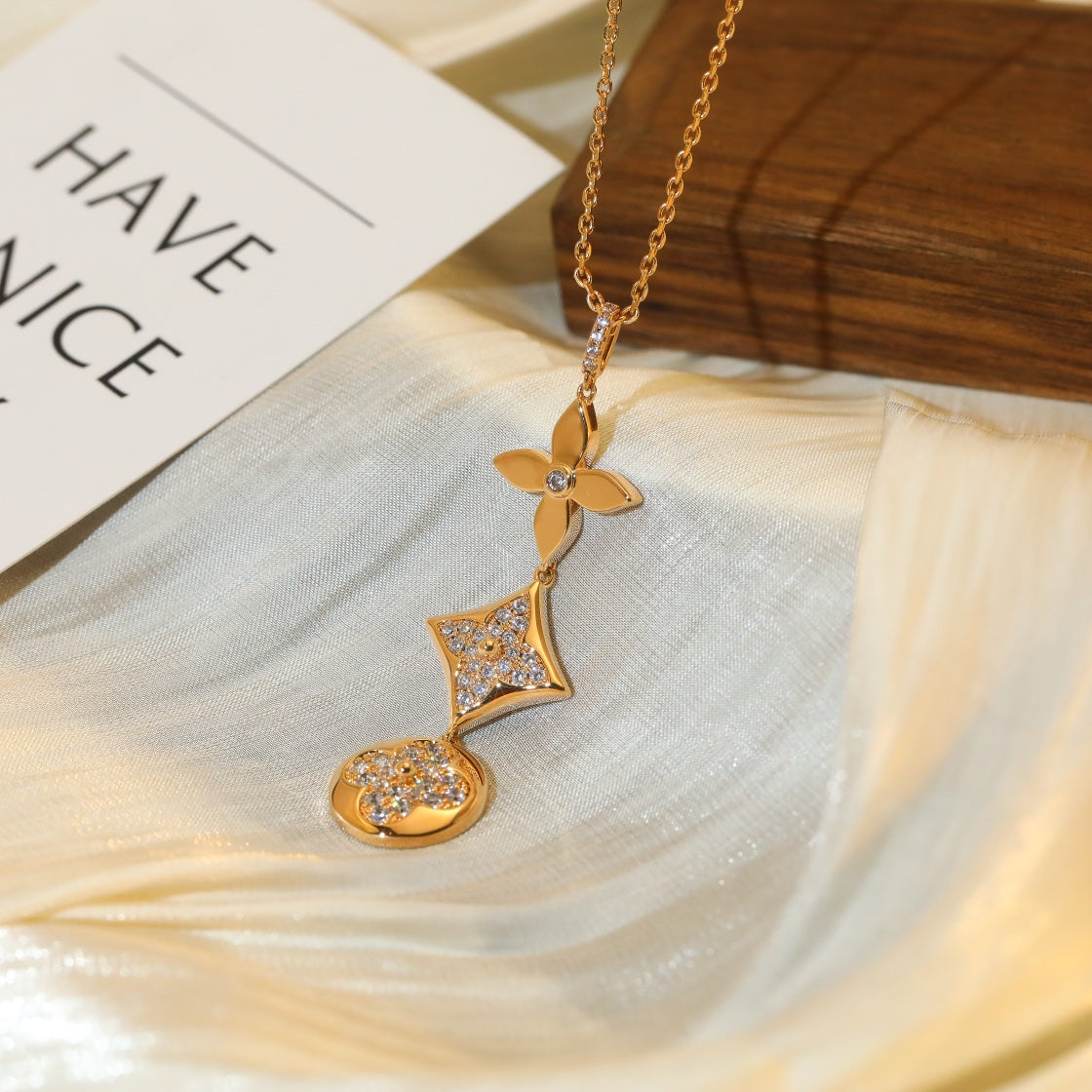 [⭐JeweliWhal]STAR AND SUN DIAMOND PINK GOLD NECKLACE