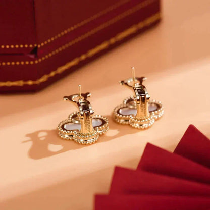 [⭐JeweliWhal]CLOVER MEDIUM 1 MOTIFS  WHITE MOP STUD EARRINGS