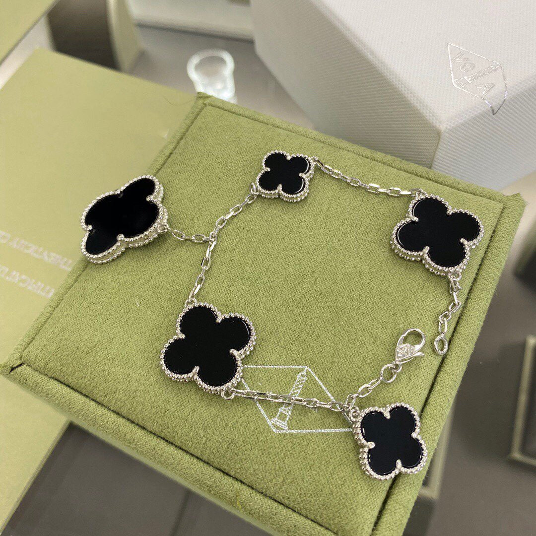 [⭐JeweliWhal]CLOVER 5 MOTIFS SIVLER ONYX BRACELET