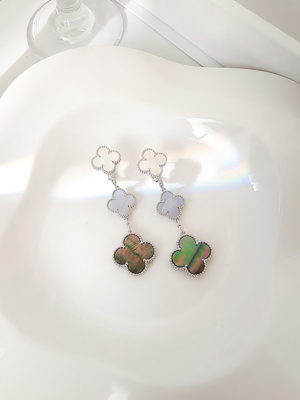 [⭐JeweliWhal]CLOVER 3 MOTIFS CHALCEDONY DARK MOP SILVER EARRINGS