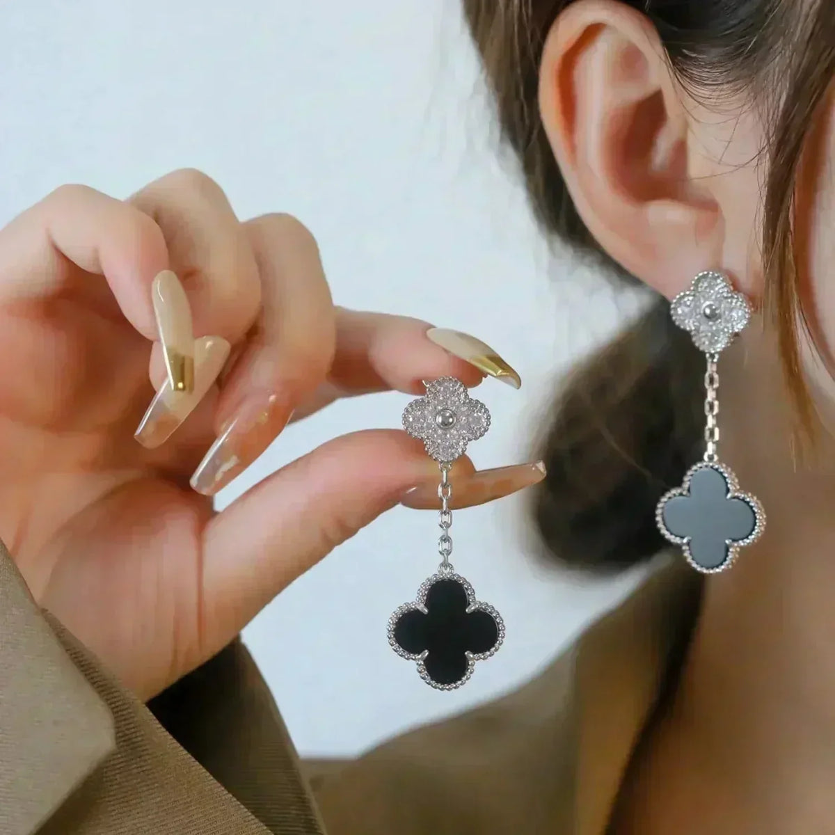 [⭐JeweliWhal]CLOVER 2 MOTIFS  DIAMOND ONYX EARRINGS SILVER