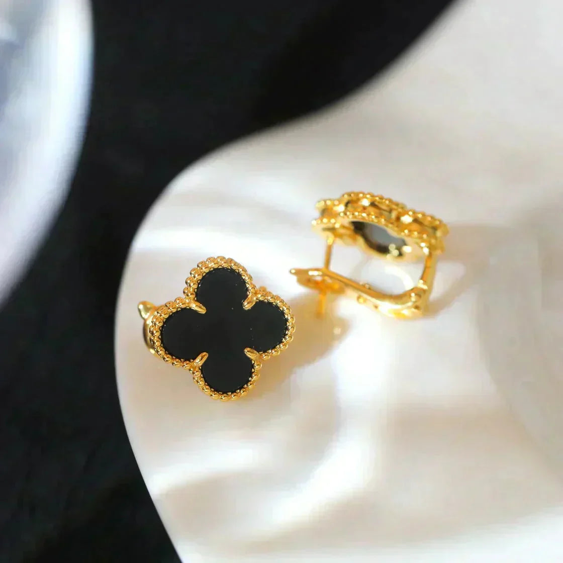 [⭐JeweliWhal]CLOVER MEDIUM 1 MOTIFS  ONYX STUD EARRINGS