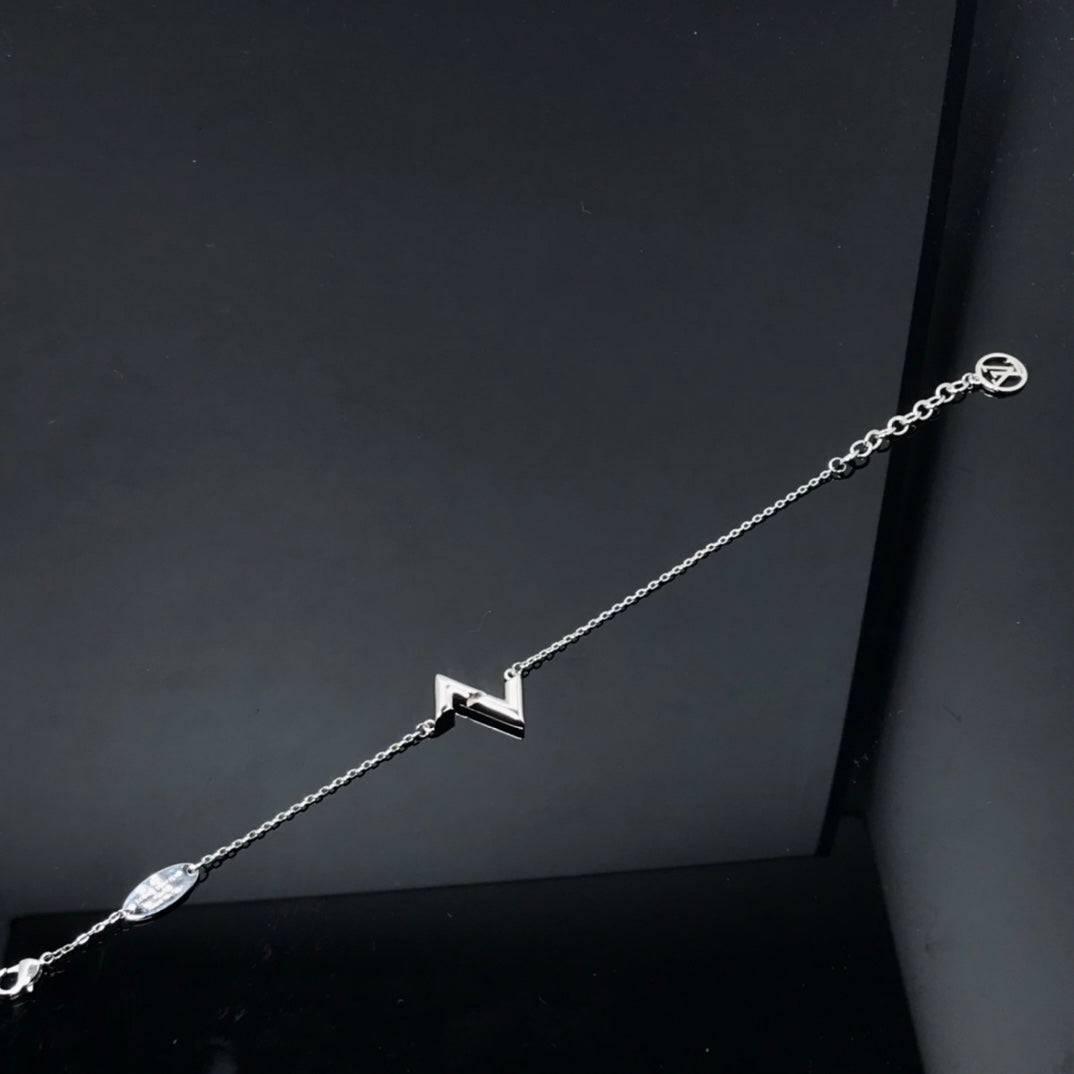 [⭐JeweliWhal]VOLT LV LOGO BRACELET