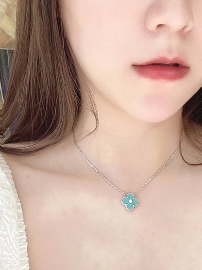 [⭐JeweliWhal]CLOVER 1 DIAMOND LIGHT BLUE SILVER NECKLACE