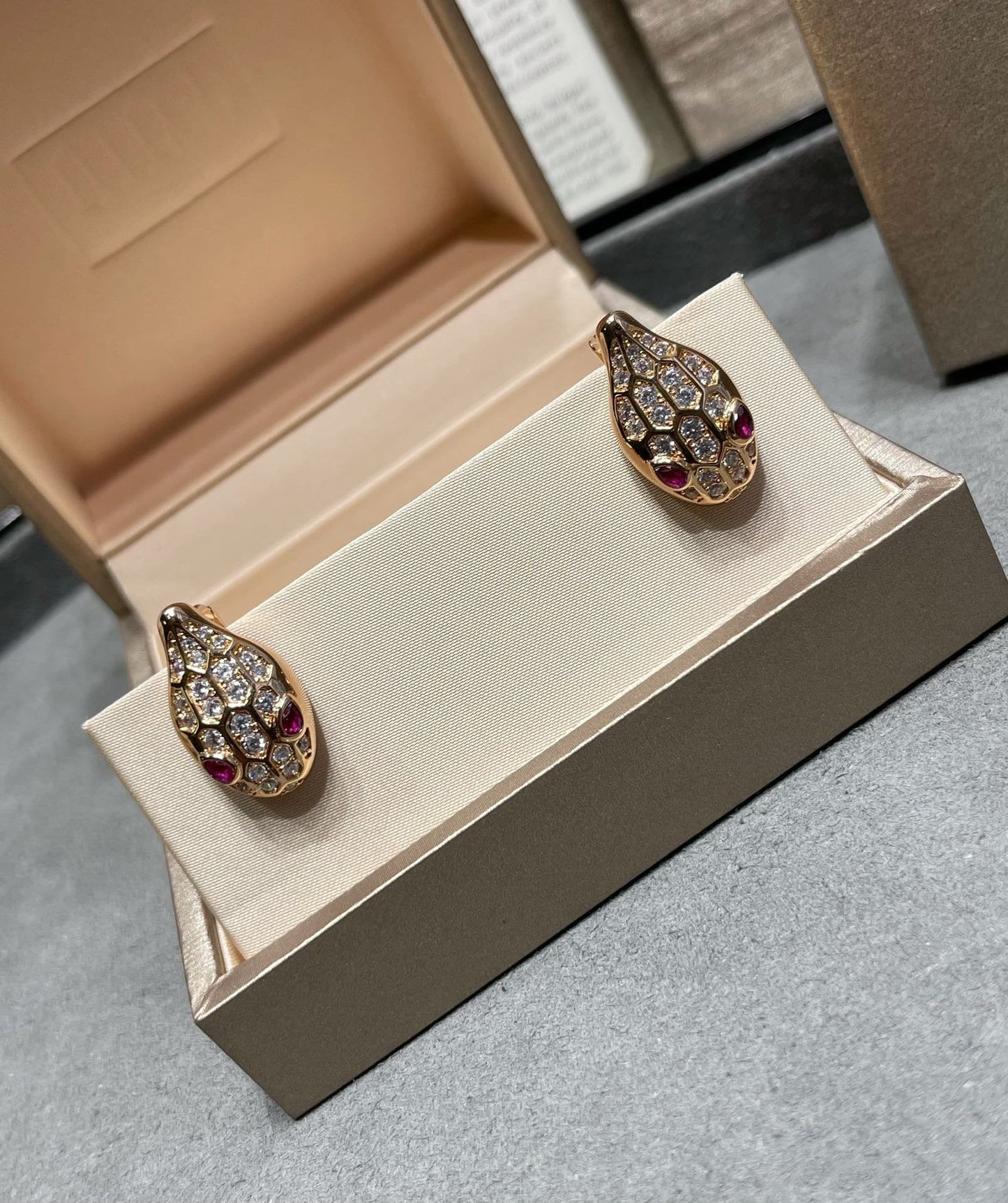 [⭐JeweliWhal]SERPENT DIAMOND STUD EARRINGS