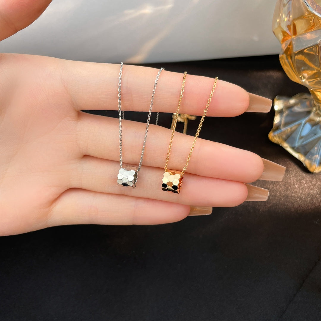 [⭐JeweliWhal]BEE MINI NECKLACE