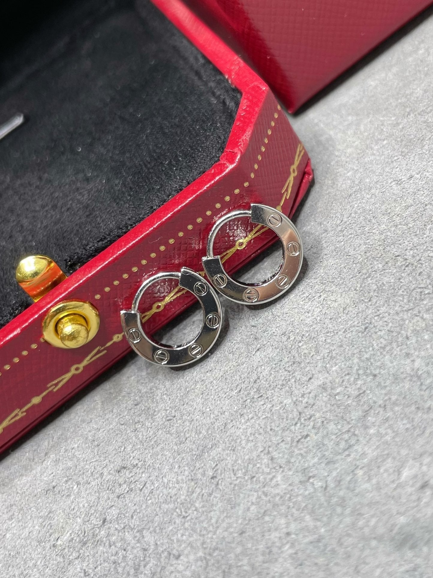 [⭐JeweliWhal]LOVE MINI EARRINGS