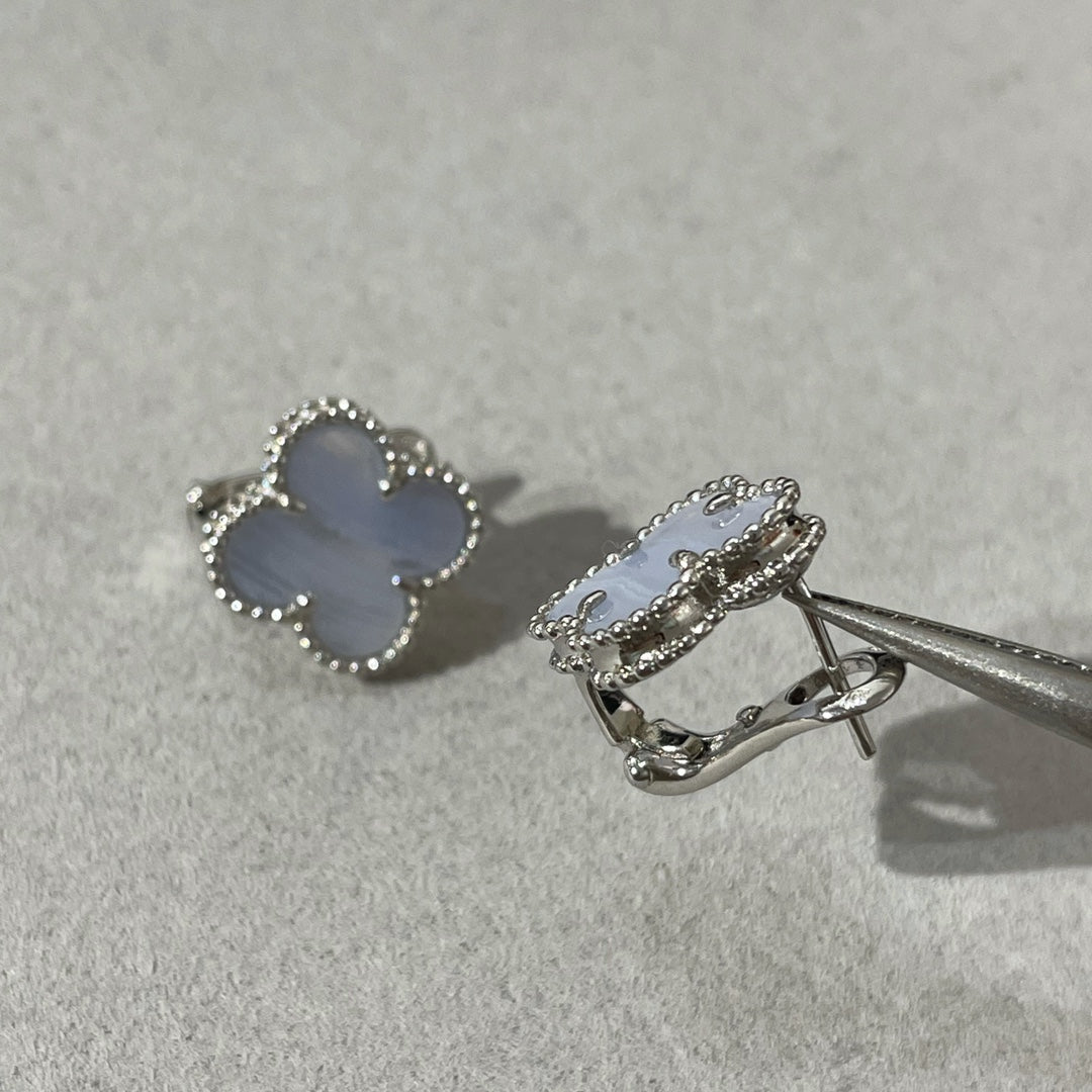 [⭐JeweliWhal]CLOVER CHALCEDONY SILVER STUD EARRINGS