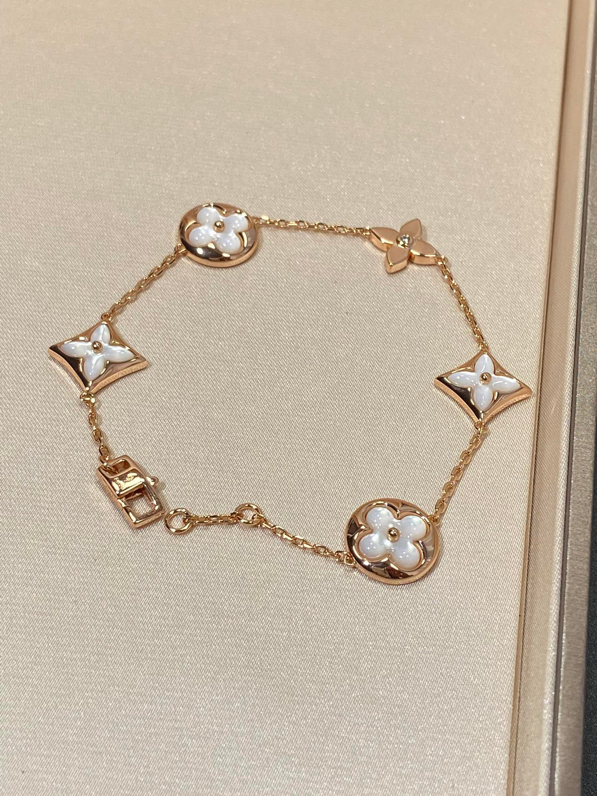 [⭐JeweliWhal]STAR AND SUN 5 MOTIF MOP PINK GOLD BRACELET