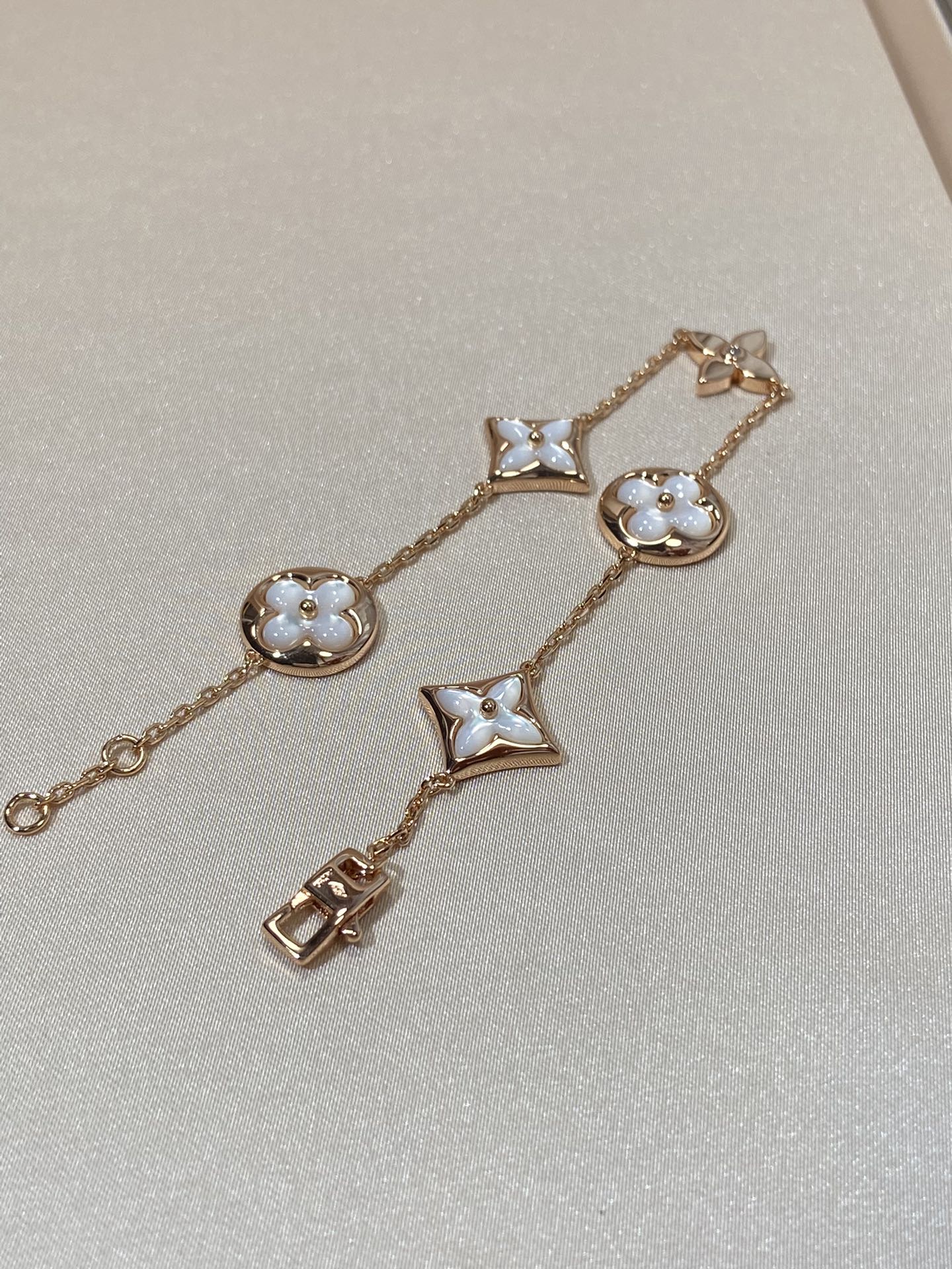 [⭐JeweliWhal]STAR AND SUN 5 MOTIF MOP PINK GOLD BRACELET