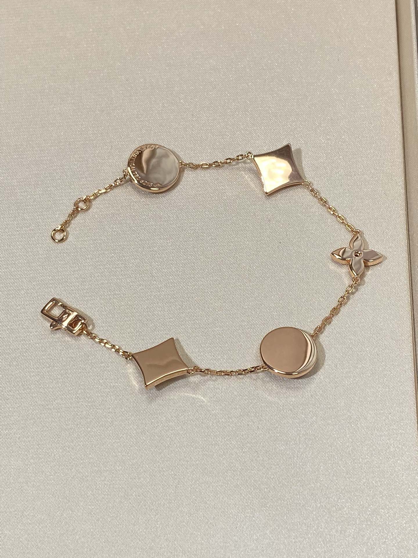 [⭐JeweliWhal]STAR AND SUN 5 MOTIF MOP PINK GOLD BRACELET