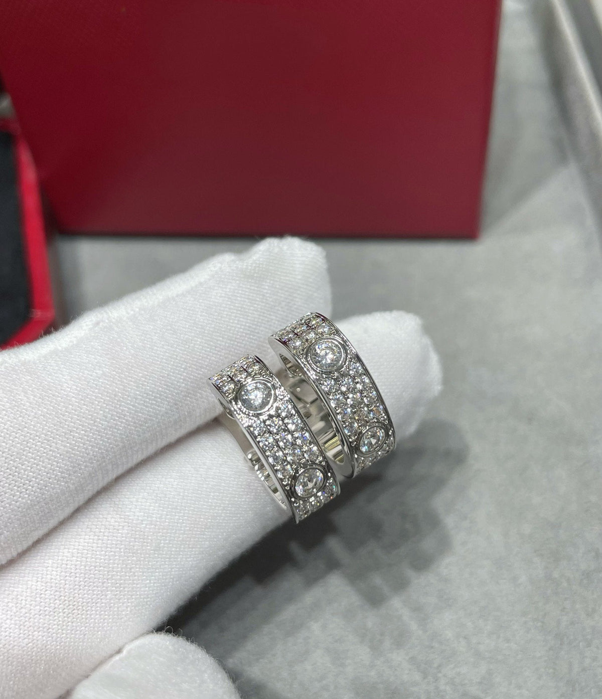 [⭐JeweliWhal]LOVE 5.5MM DIAMOND PAVED EARRINGS