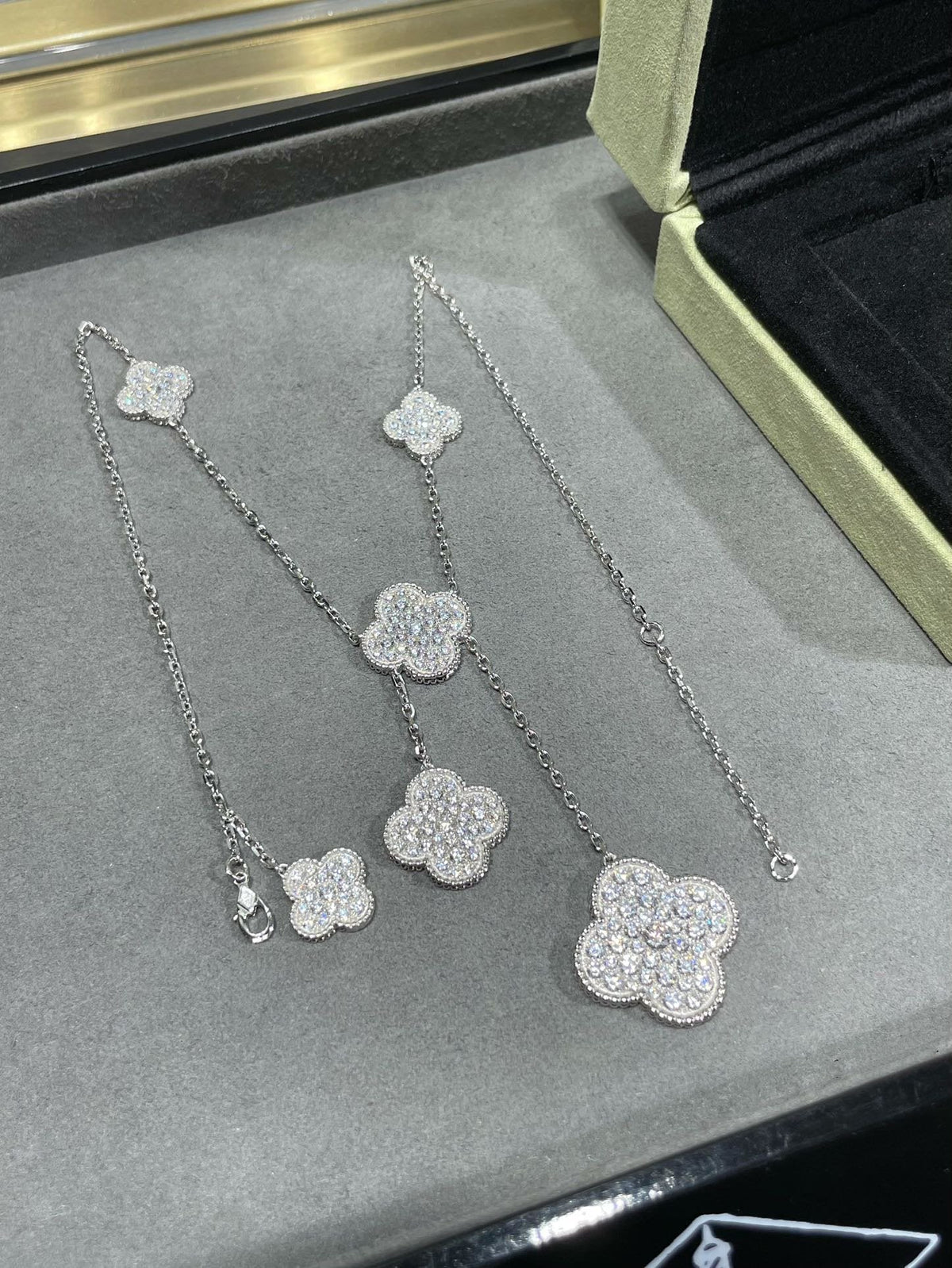 [⭐JeweliWhal]CLOVER 6 MOTIF DIAMOND PAVED NECKLACE