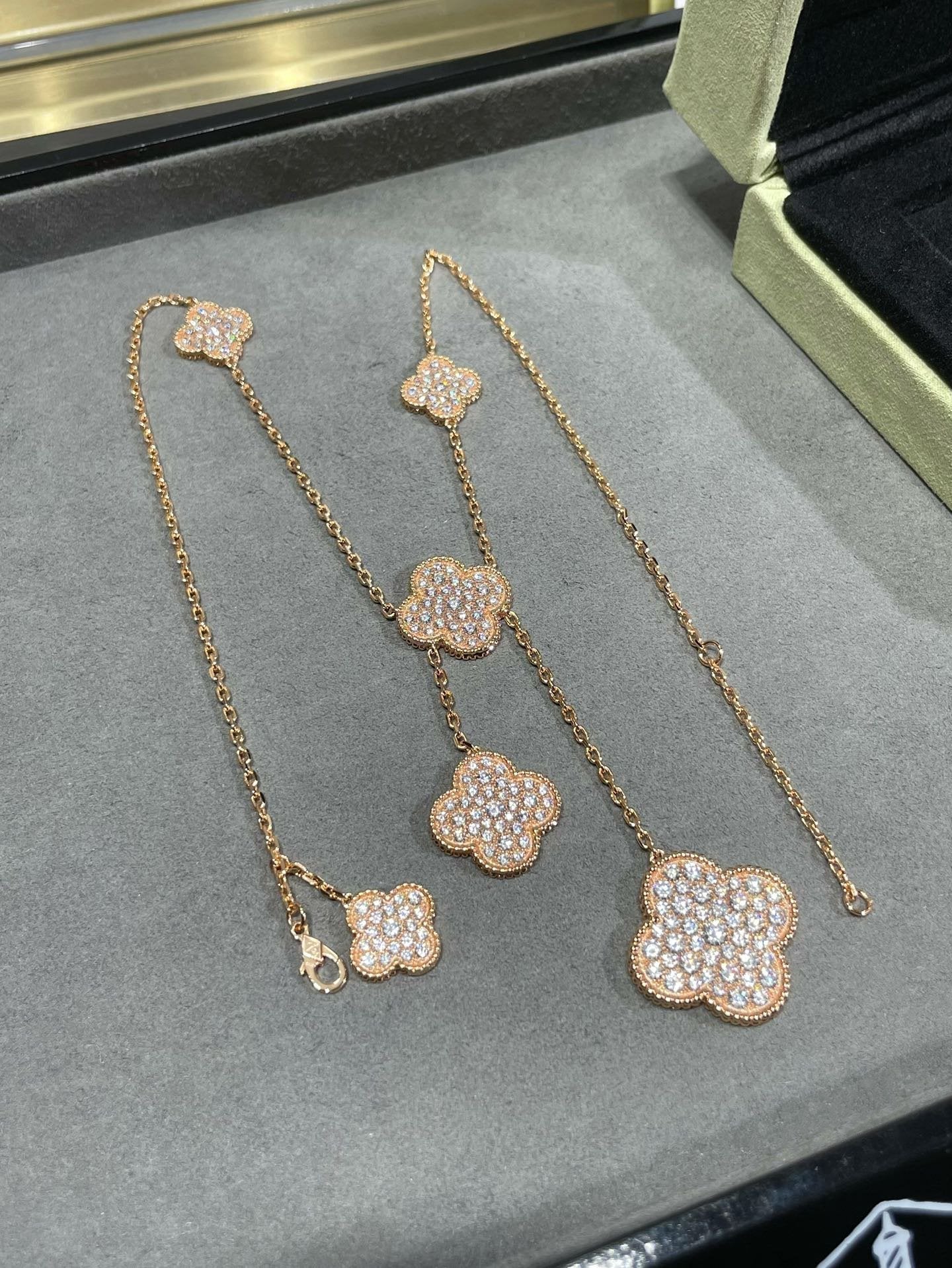 [⭐JeweliWhal]CLOVER 6 MOTIF DIAMOND PAVED NECKLACE