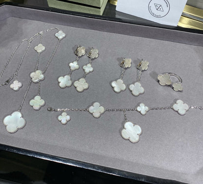 [⭐JeweliWhal]CLOVER 5 MOTIF WHITE MOP SILVER BRACELET