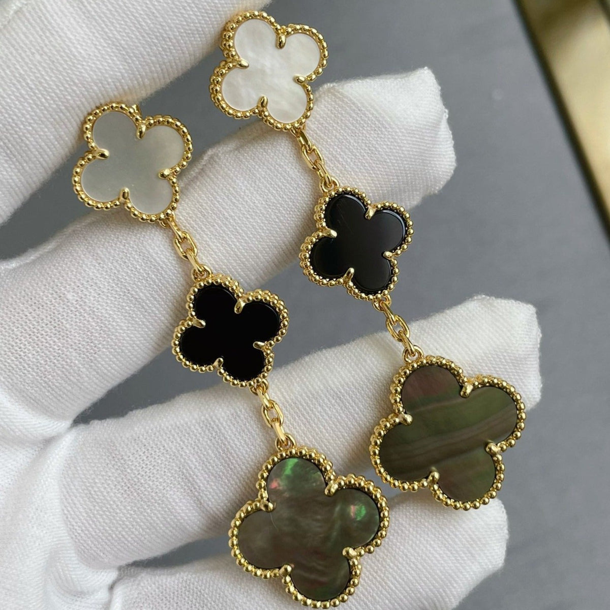 [⭐JeweliWhal]CLOVER 3 MOTIF MOP ONYX DARK MOP PINK GOLD EARRINGS