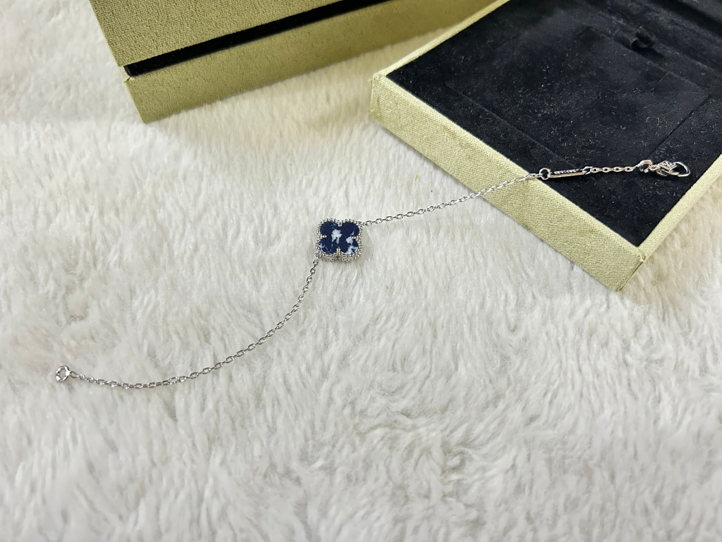 [⭐JeweliWhal]CLOVER 1 MOTIF PIETERSITE BRACELET