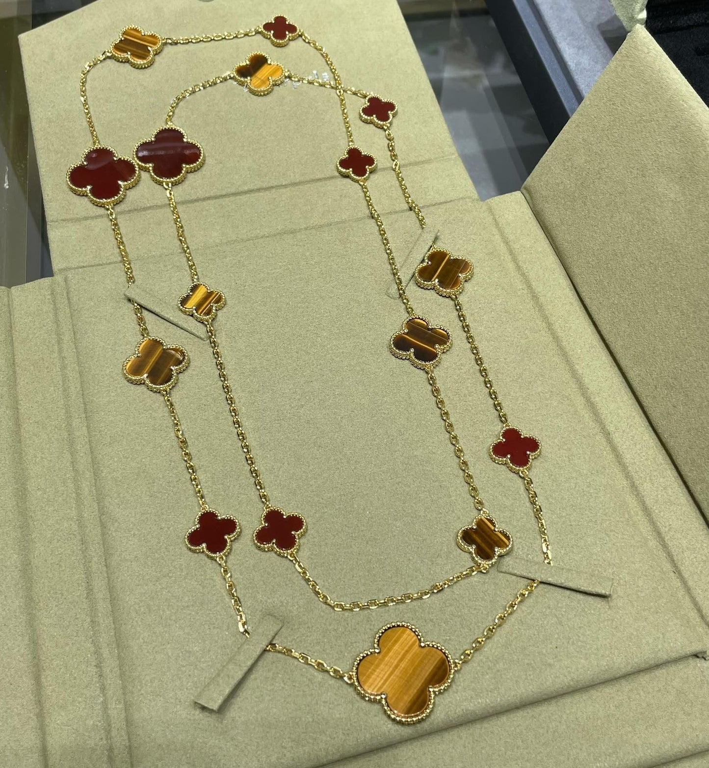 [⭐JeweliWhal]CLOVER 16 MOTIF CARNELIAN TIGER EYE ROSE GOLD NECKLACE