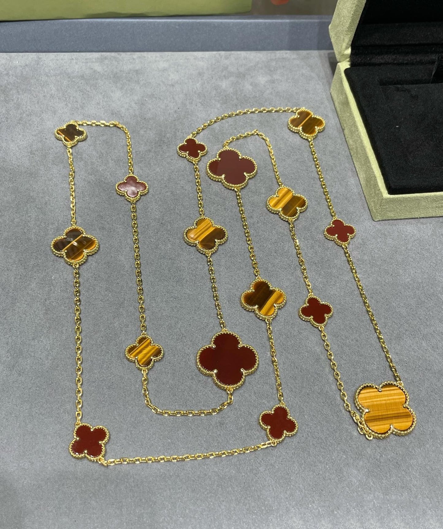 [⭐JeweliWhal]CLOVER 16 MOTIF CARNELIAN TIGER EYE ROSE GOLD NECKLACE