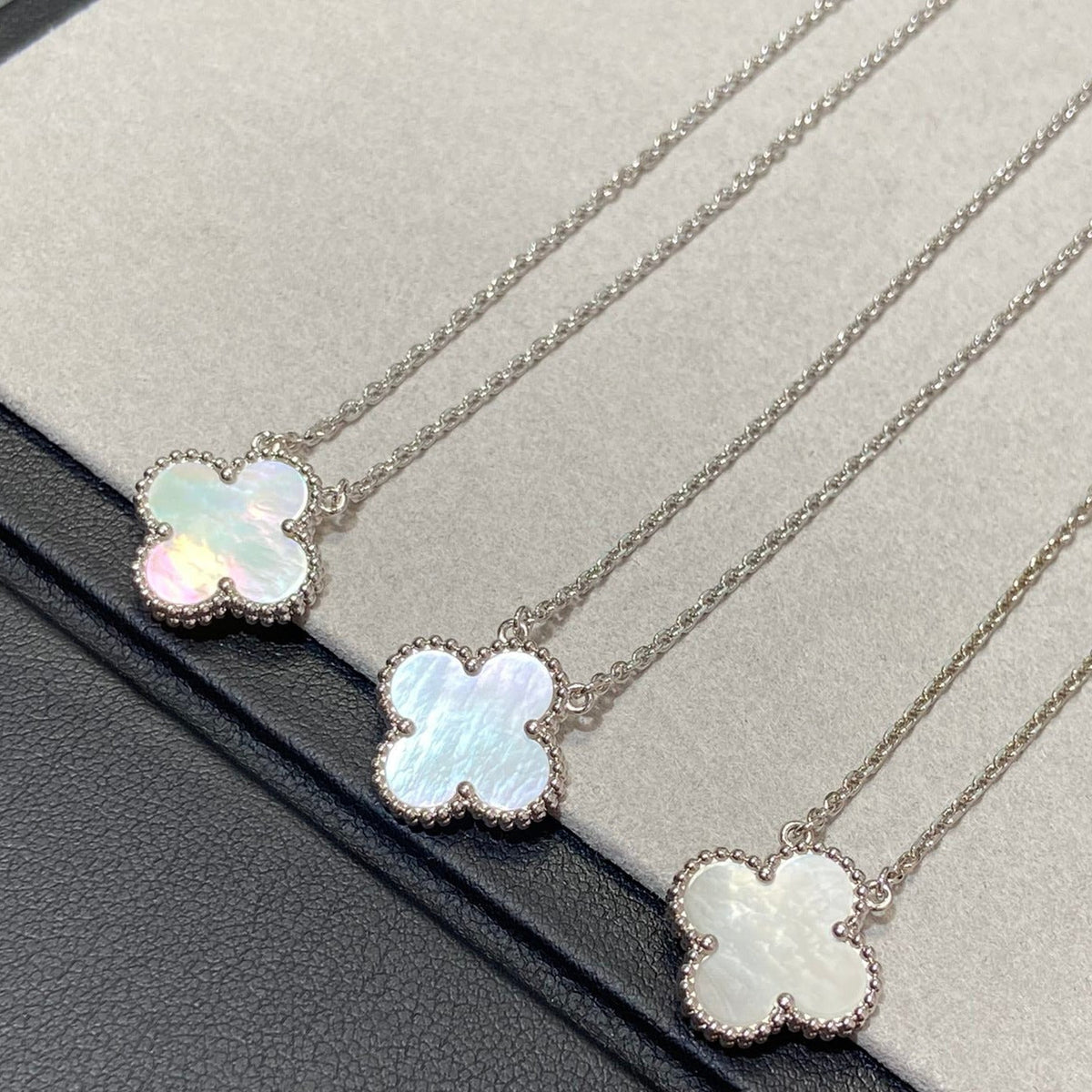 [⭐JeweliWhal]CLOVER MEDIUM SILVER WHITE MOP NECKLACE