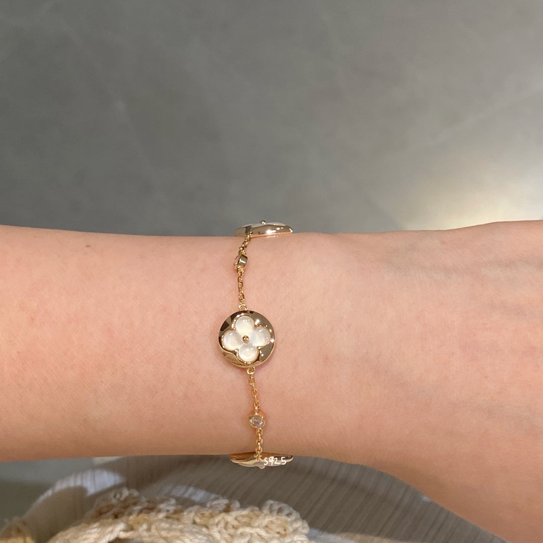 [⭐JeweliWhal]STAR AND SUN 4 MOTIF WHITE MOP PINK GOLD BRACELET