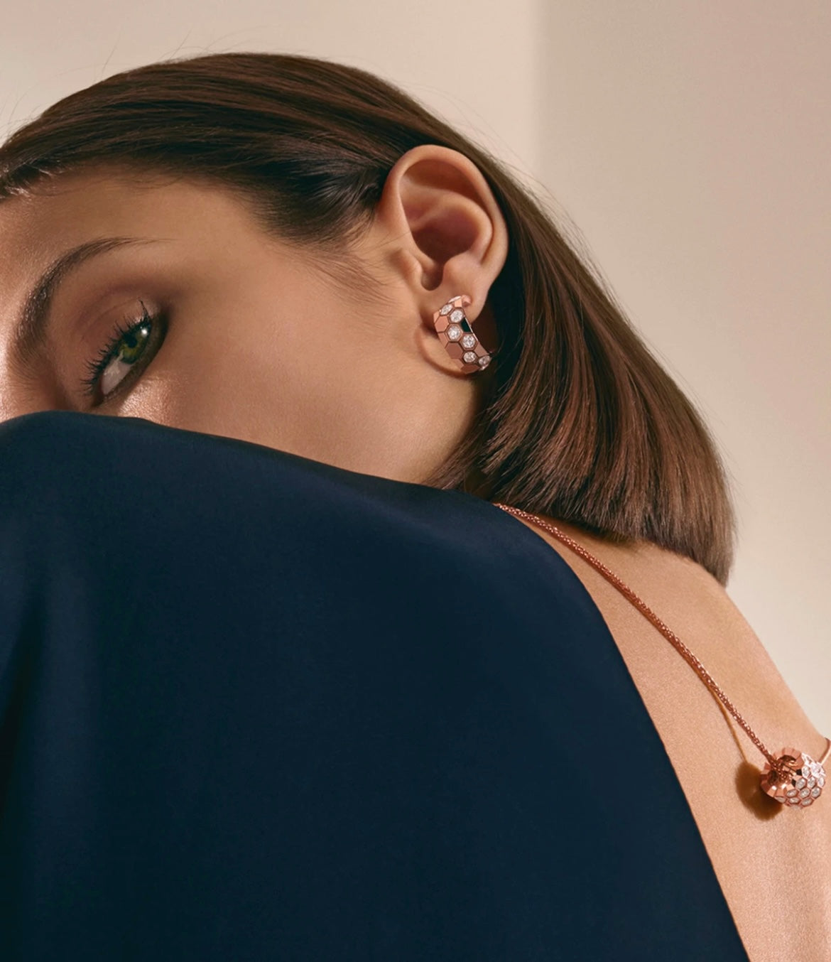 [⭐JeweliWhal]BEE LOVE DIAMOND HOOP EARRINGS