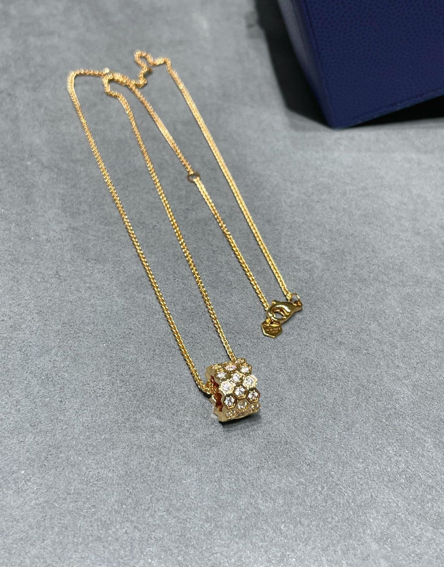 [⭐JeweliWhal]BEE LOVE DIAMOND PAVED 3 ROW NECKLACE