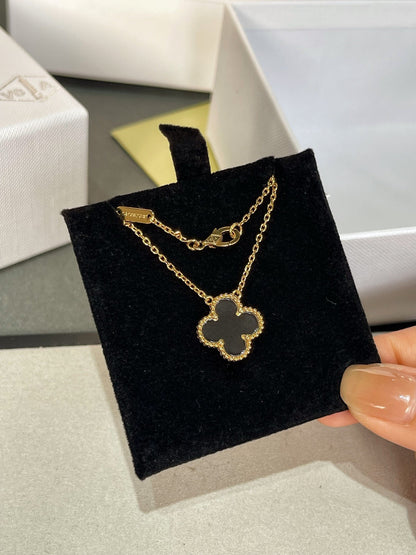 [⭐JeweliWhal]CLOVER ROCK CRYSTAL ROSE GOLD NECKLACE