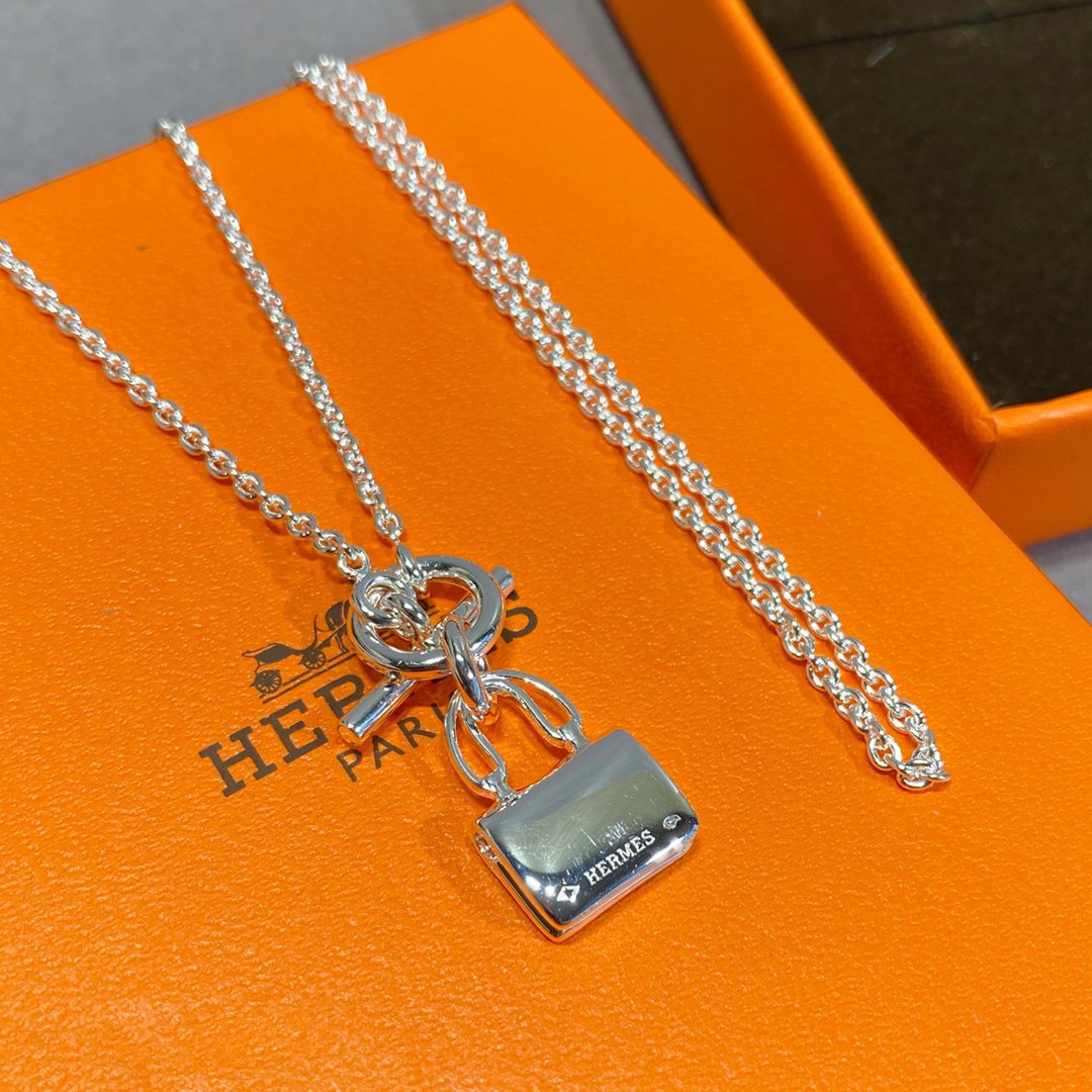 [⭐JeweliWhal]CONSTANCE PEDANT SILVER NECKLACE