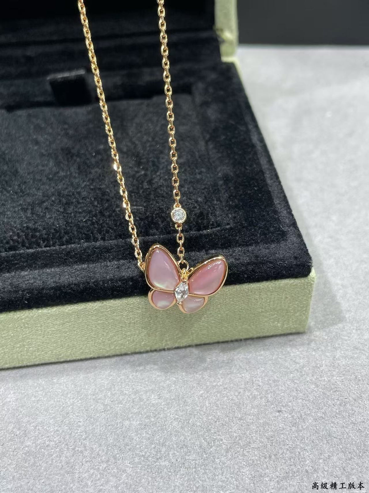 [⭐JeweliWhal]BUTTERFLY PINK MOTHER-OF-PEARL DIAMOND NECKLACE