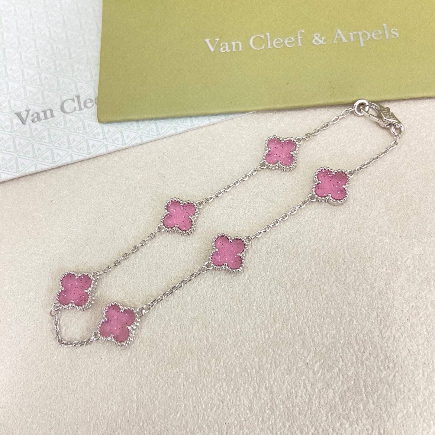 [⭐JeweliWhal]2026 NEW CLOVER 6 MOTIF BUBBLE PINK ENAMEL BRACELET